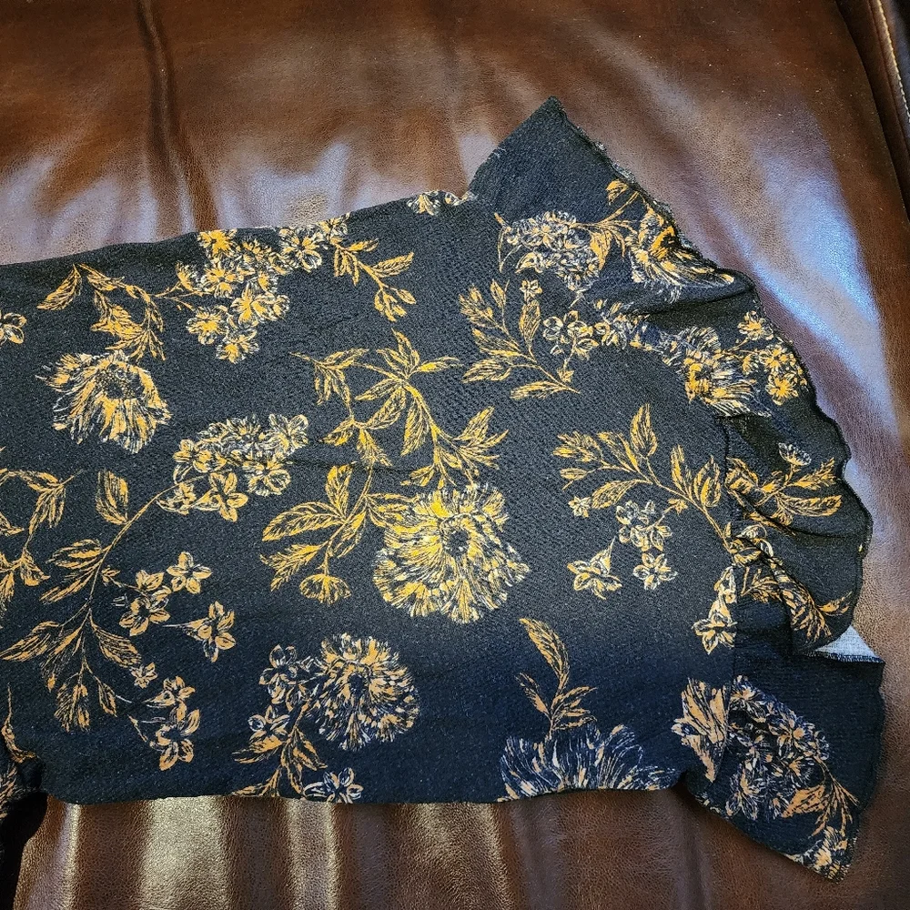 Buckle Floral Black and Gold Women's Top - Picture 3 of 5